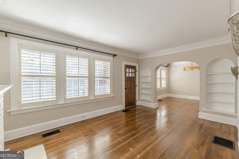 Beautiful four-sided brick home just steps from Woodward - photo 8