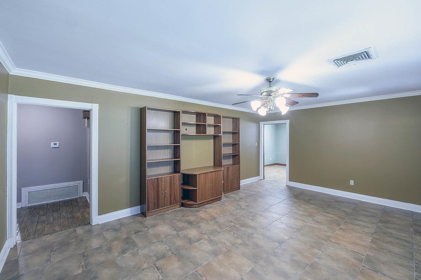 Nestled in the heart of the prestigious and well-established - photo 11