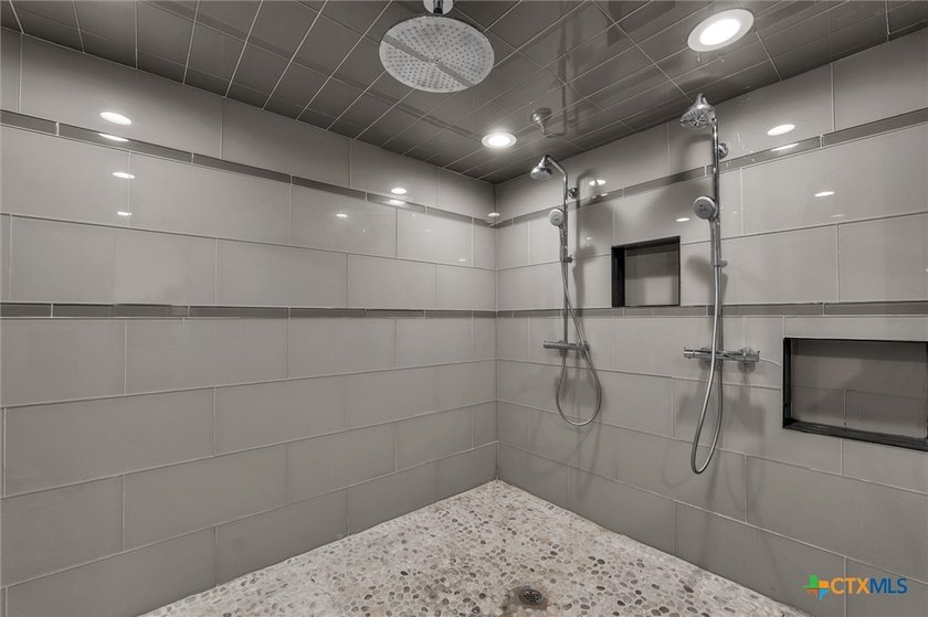 Tucked away from the pace of everyday life, 510 Herrin Lane is a - photo 11