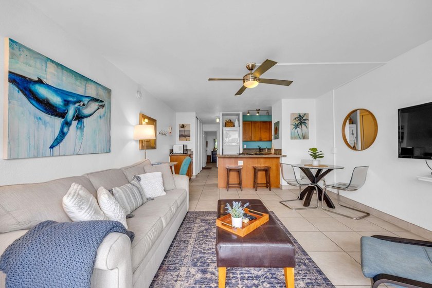 Inviting one-bedroom, one-bath condo in the highly regarded Maui - photo 3