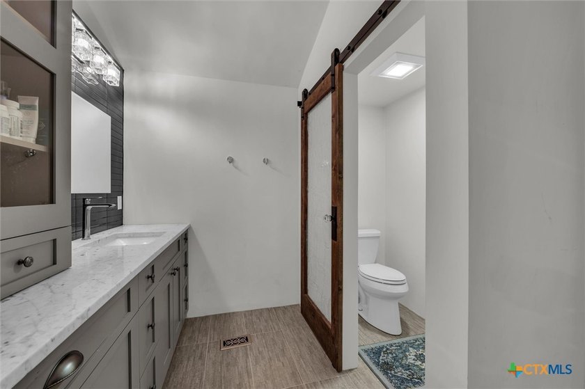 Tucked away from the pace of everyday life, 510 Herrin Lane is a - photo 13