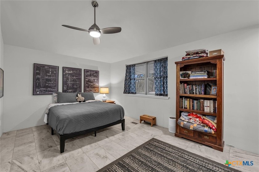Tucked away from the pace of everyday life, 510 Herrin Lane is a - photo 28