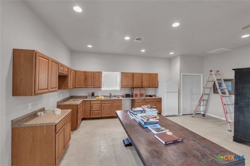 Tucked away from the pace of everyday life, 510 Herrin Lane is a - photo 33