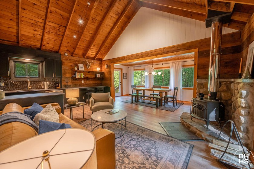 Beautifully renovated Adirondack chalet with no rental - photo 3