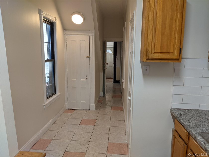 Great Opportunity to Own this 2 unit detached multi-family with - photo 4