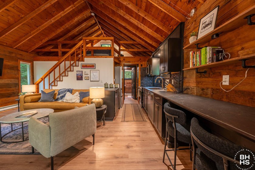 Beautifully renovated Adirondack chalet with no rental - photo 5