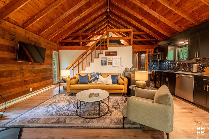 Beautifully renovated Adirondack chalet with no rental - photo 8