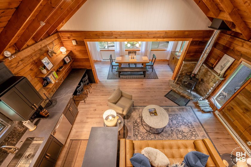 Beautifully renovated Adirondack chalet with no rental - photo 9