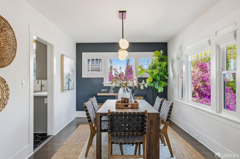 Stunning Rockridge Craftsman | Timeless Charm Beautifully - photo 11
