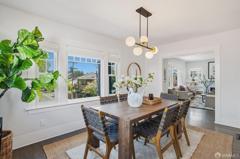 Stunning Rockridge Craftsman | Timeless Charm Beautifully - photo 12