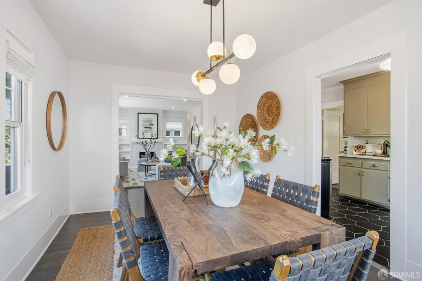 Stunning Rockridge Craftsman | Timeless Charm Beautifully - photo 13