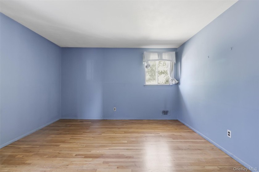 Well-Kept Home In Desirable West Islip With A Spacious Layout - photo 16
