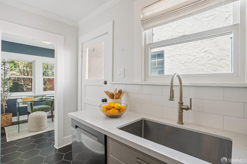 Stunning Rockridge Craftsman | Timeless Charm Beautifully - photo 18