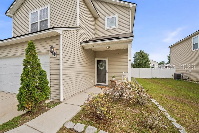 Welcome home to this beautiful floor plan in the sought-after - photo 3