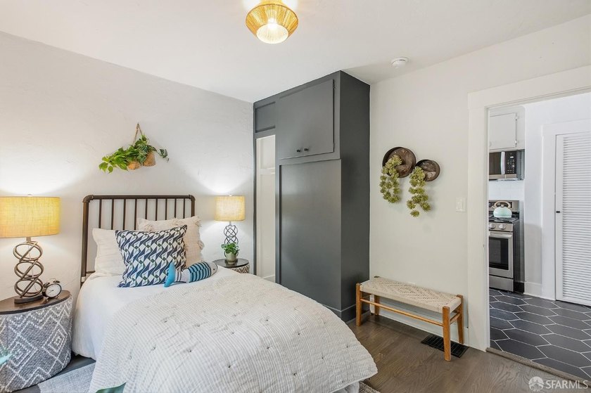 Stunning Rockridge Craftsman | Timeless Charm Beautifully - photo 24