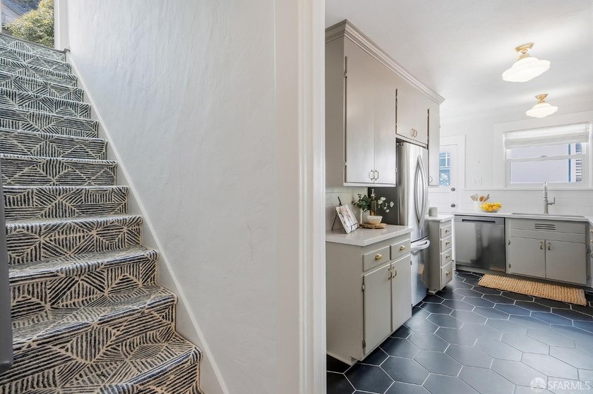 Stunning Rockridge Craftsman | Timeless Charm Beautifully - photo 29