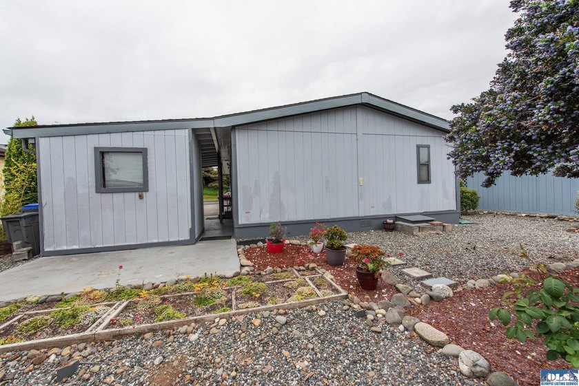 Welcome to West Alder Estates! This well-maintained 2-bedroom - photo 31