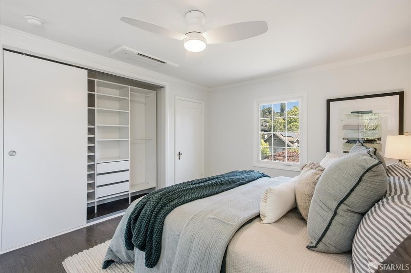 Stunning Rockridge Craftsman | Timeless Charm Beautifully - photo 32