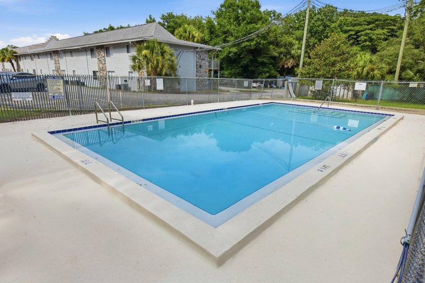Rental opportunity across from the college. Owner has continued - photo 3