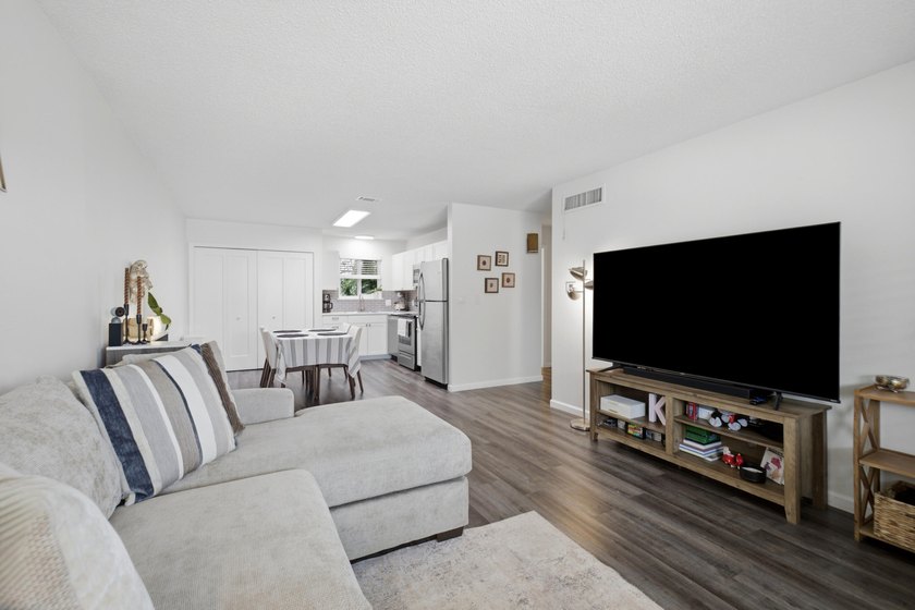Rental opportunity across from the college. Owner has continued - photo 4