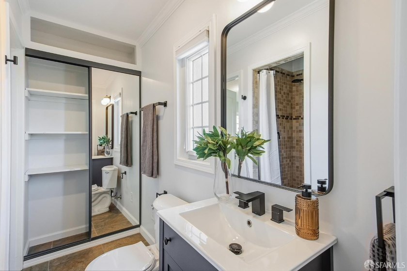 Stunning Rockridge Craftsman | Timeless Charm Beautifully - photo 34