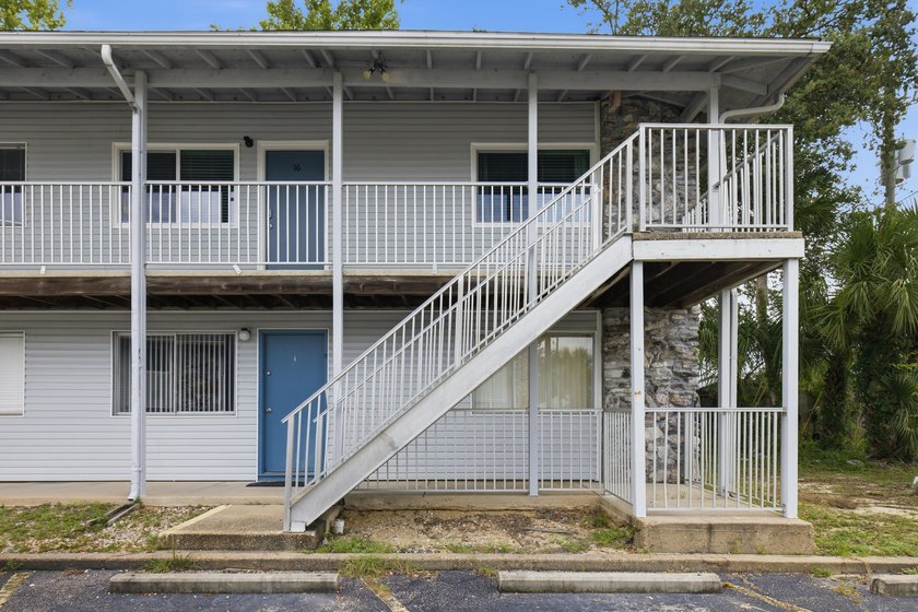 Rental opportunity across from the college. Owner has continued - photo 5