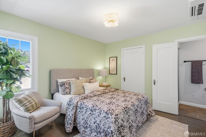 Stunning Rockridge Craftsman | Timeless Charm Beautifully - photo 36