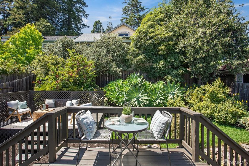 Stunning Rockridge Craftsman | Timeless Charm Beautifully - photo 39