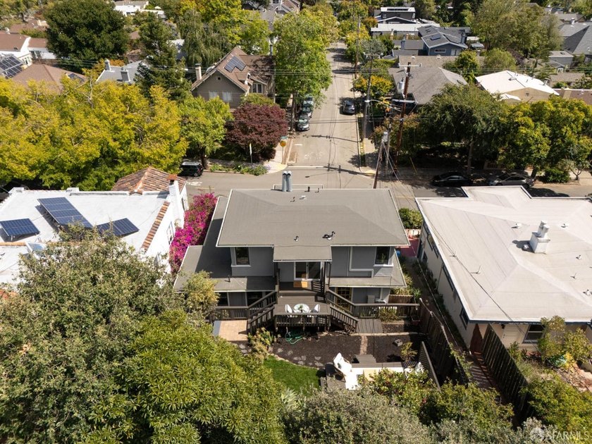 Stunning Rockridge Craftsman | Timeless Charm Beautifully - photo 47
