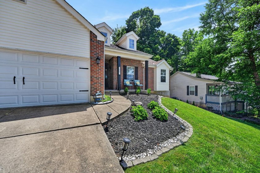This 3-bedroom ranch offers a spacious, functional layout with a - photo 5