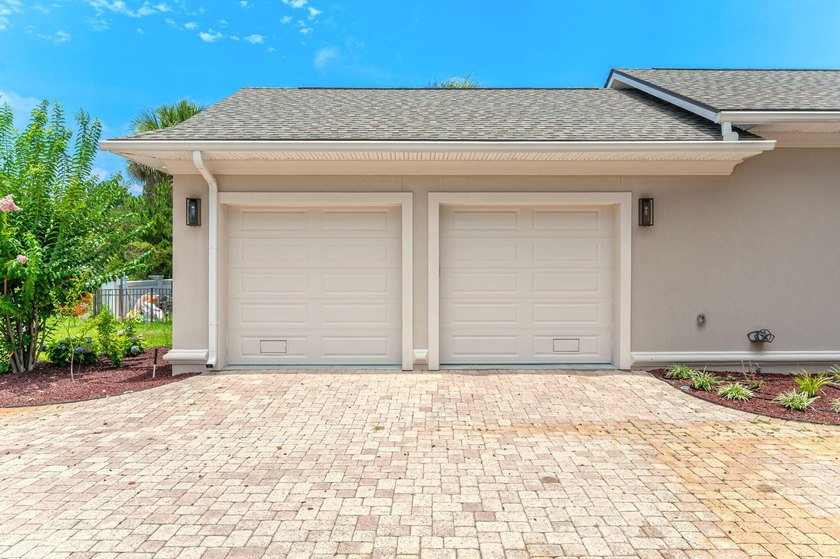 This pristine coastal retreat in Driftwood Estates is placed on - photo 7
