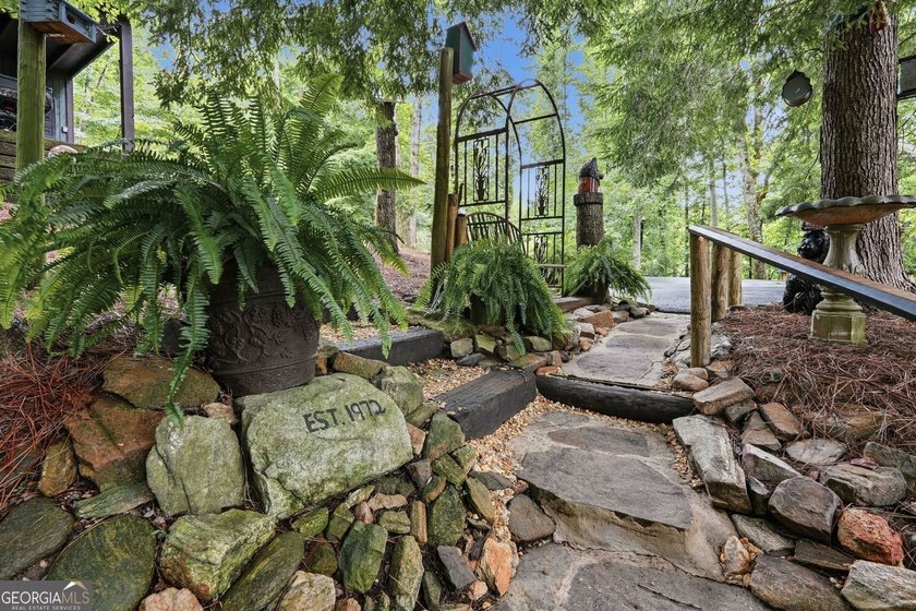 Welcome to your own private mountain retreat where you truly can - photo 7