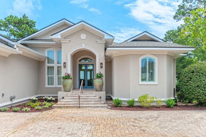 This pristine coastal retreat in Driftwood Estates is placed on - photo 8
