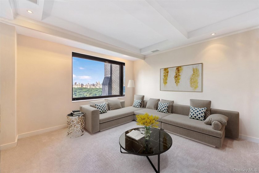 Residence 1607 at 160 Central Park South presents a rare - photo 5
