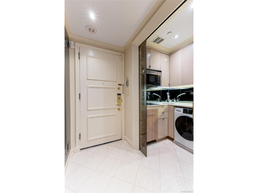 Residence 1607 at 160 Central Park South presents a rare - photo 7