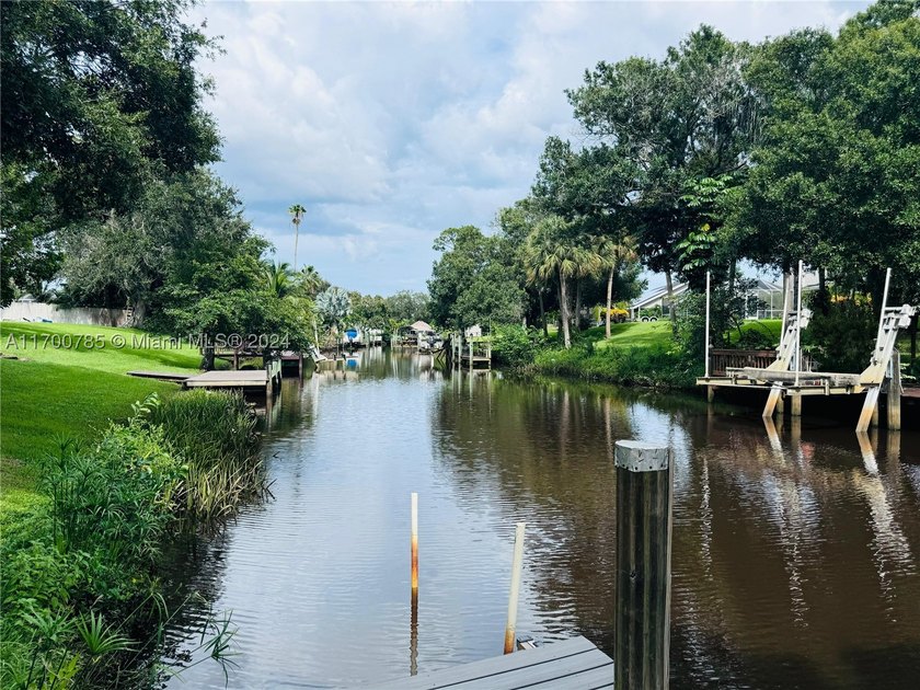OCEAN ACCESS on large private lot , 4 beds, 3 full baths, 3 car - photo 12