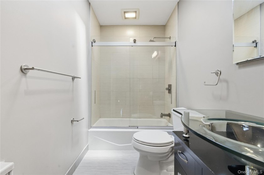Spacious full-brick 3-family property in the heart of Flushing - photo 15
