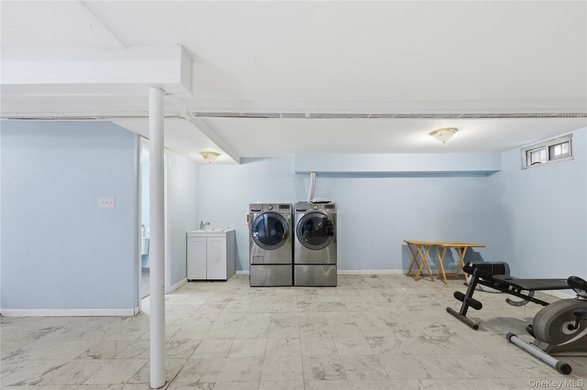 Spacious full-brick 3-family property in the heart of Flushing - photo 20