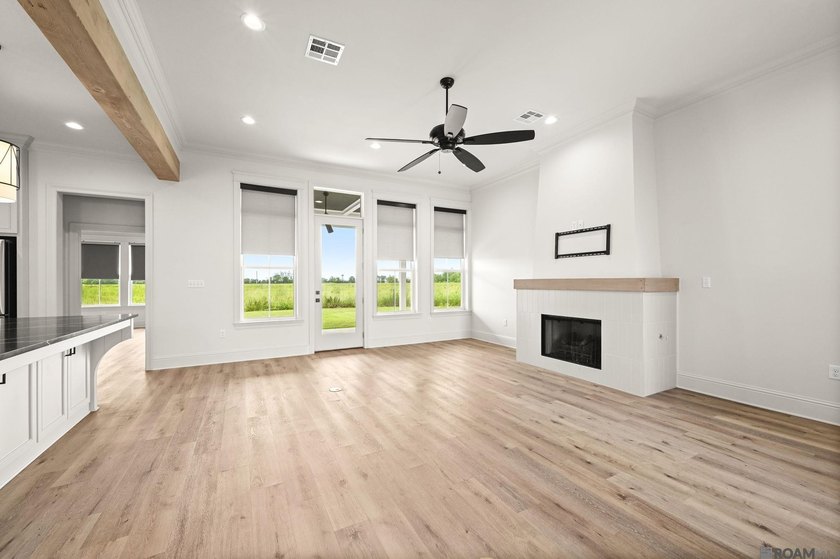 Experience exceptional design and craftsmanship in this modern - photo 4