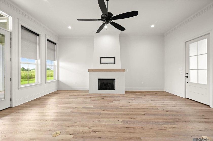 Experience exceptional design and craftsmanship in this modern - photo 5