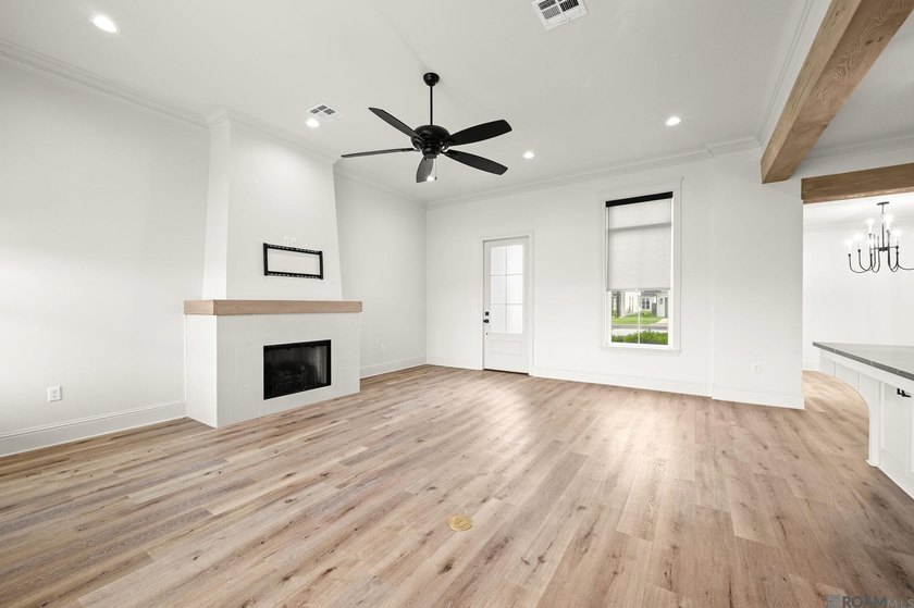 Experience exceptional design and craftsmanship in this modern - photo 6