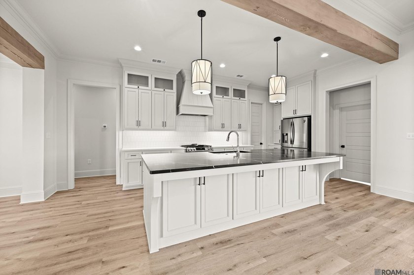 Experience exceptional design and craftsmanship in this modern - photo 7