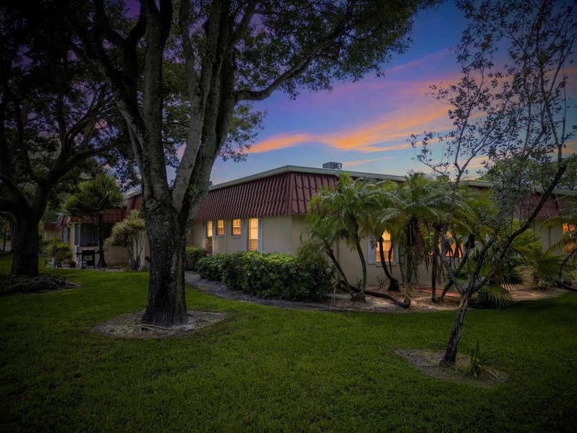 Enjoy easy Florida living in this beautifully maintained and - photo 4