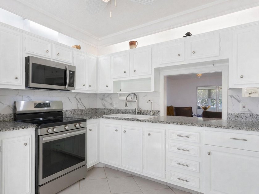 Enjoy easy Florida living in this beautifully maintained and - photo 6