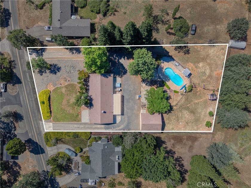 Move in ready North Lakeport home on over an acre in one of the - photo 3