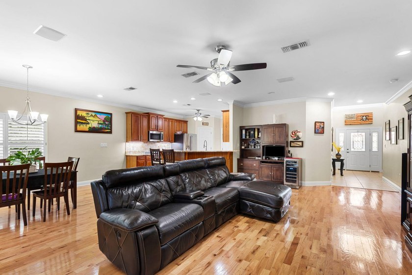 Custom-built beauty in the gated community of Magnolia - photo 7