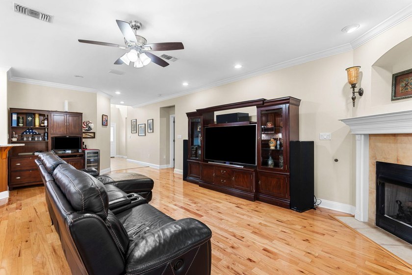 Custom-built beauty in the gated community of Magnolia - photo 8