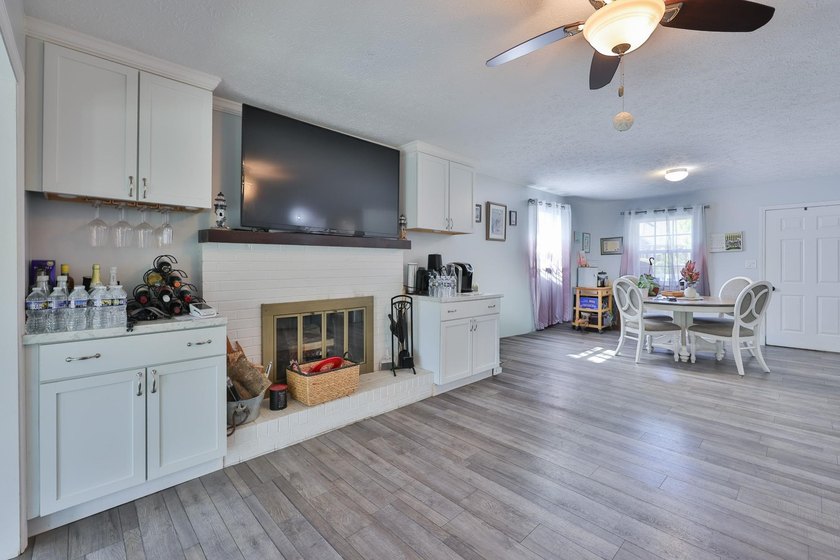 Cute Little River Bungalow, amazing location in close proximity - photo 6