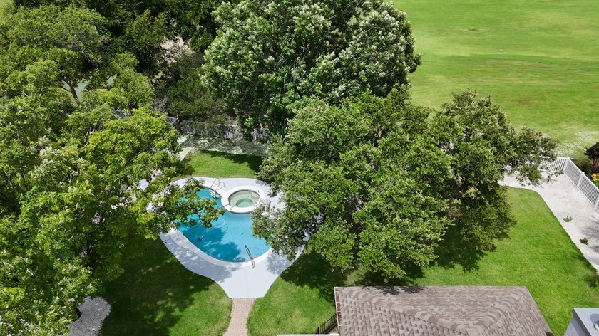 GOLF COURSE LIVING IN BAY POINT'S PREMIER GATED COMMUNITY! - photo 3