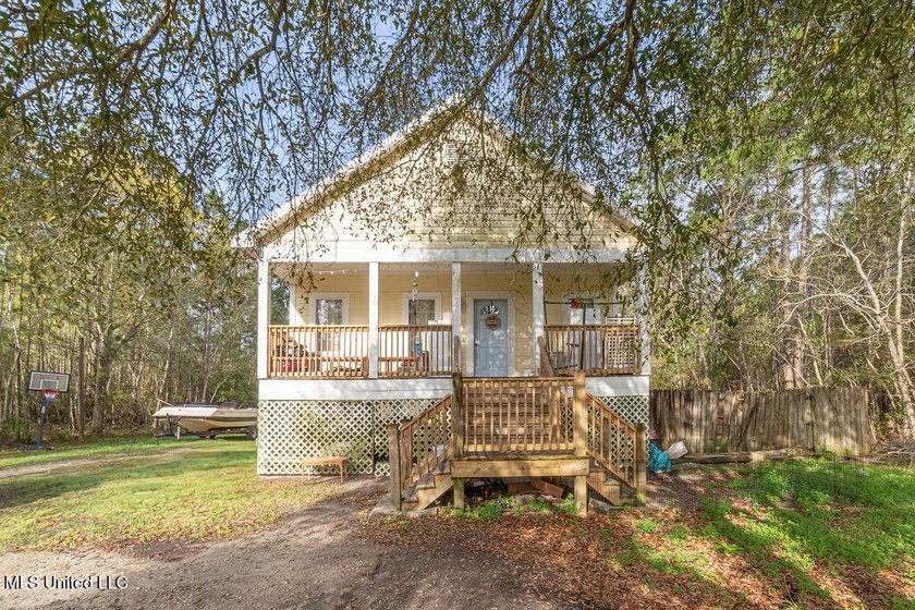 Charming 3-Bedroom Home in Waveland Lot goes street to street - photo 2